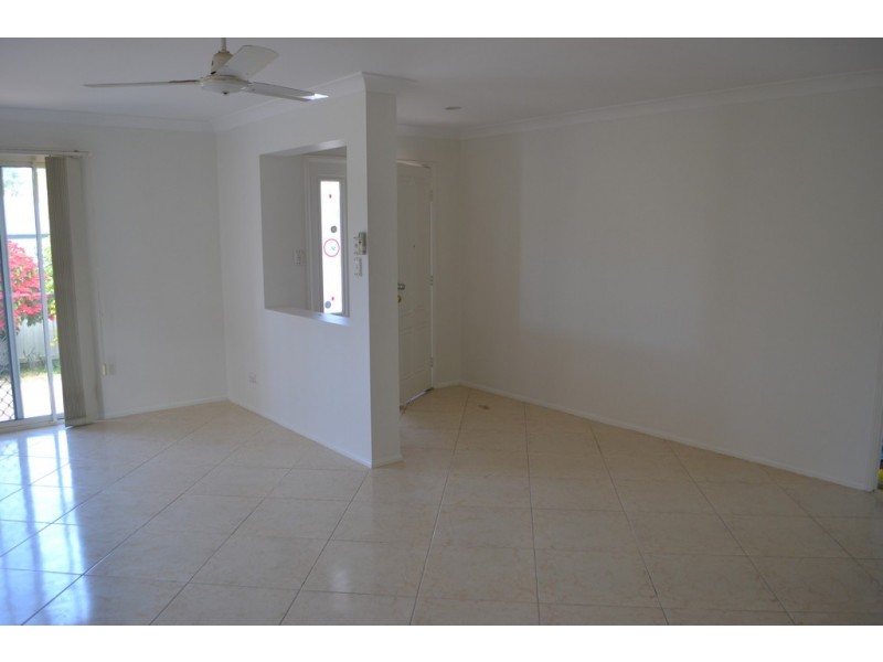 2/157 Whiting Street, Labrador QLD 4215