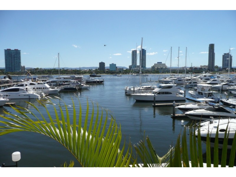 2/157 Whiting Street, Labrador QLD 4215