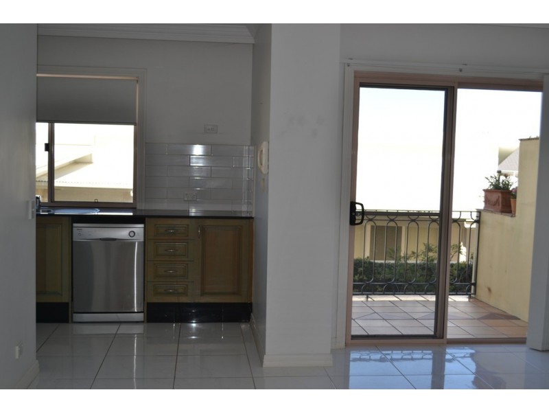 2/14 Pendraat Parade, Hope Island QLD 4212