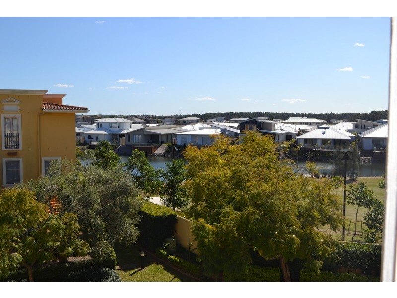 2/14 Pendraat Parade, Hope Island QLD 4212