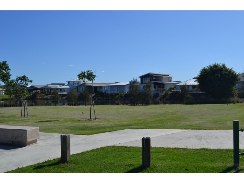 2/14 Pendraat Parade, Hope Island QLD 4212