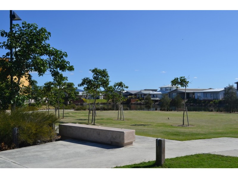 2/14 Pendraat Parade, Hope Island QLD 4212
