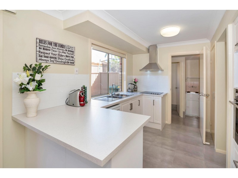 1/33 Government Road, Labrador QLD 4215
