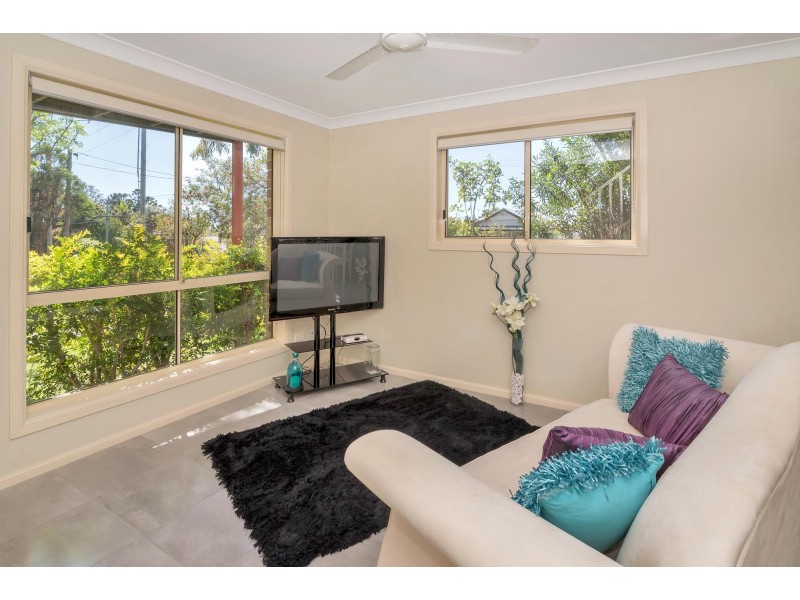 1/33 Government Road, Labrador QLD 4215