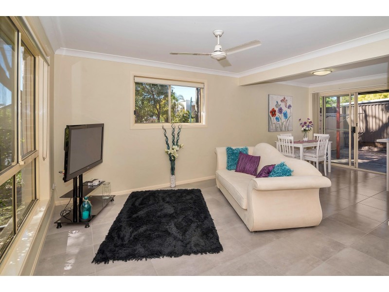 1/33 Government Road, Labrador QLD 4215