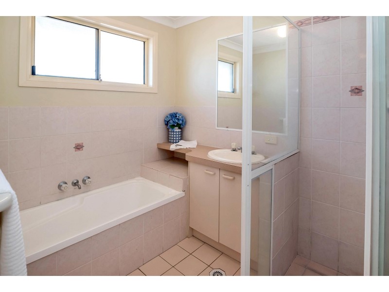 1/33 Government Road, Labrador QLD 4215