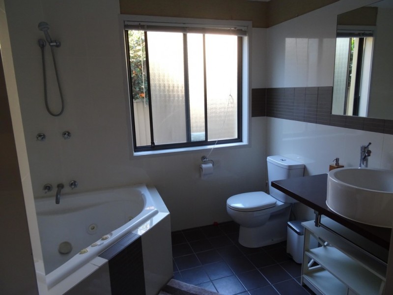 2/30 Broad Street, Labrador QLD 4215