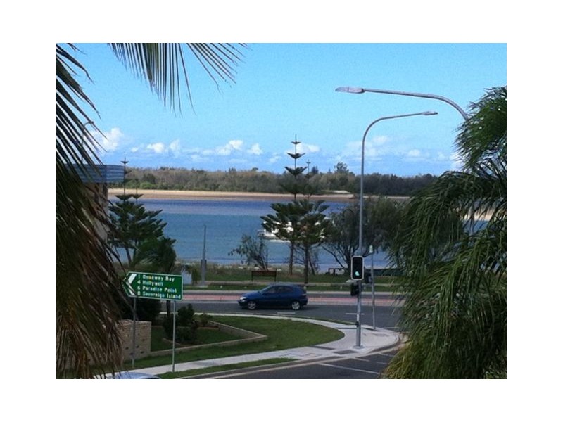 9/10 Brisbane Road, Labrador QLD 4215