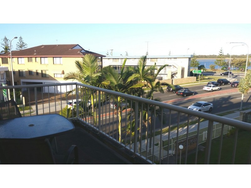 9/10 Brisbane Road, Labrador QLD 4215