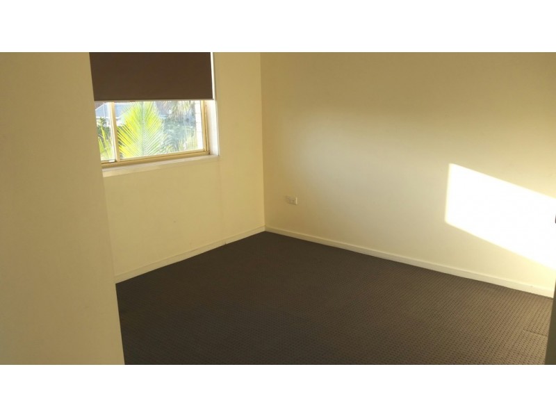 9/10 Brisbane Road, Labrador QLD 4215