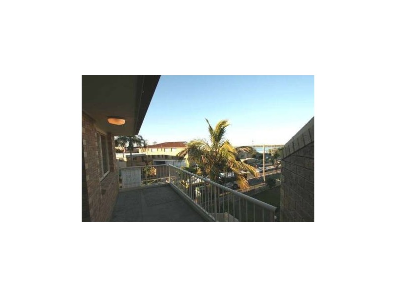 9/10 Brisbane Road, Labrador QLD 4215