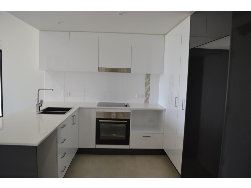 202/32 Broadwater Avenue, Hope Island QLD 4212