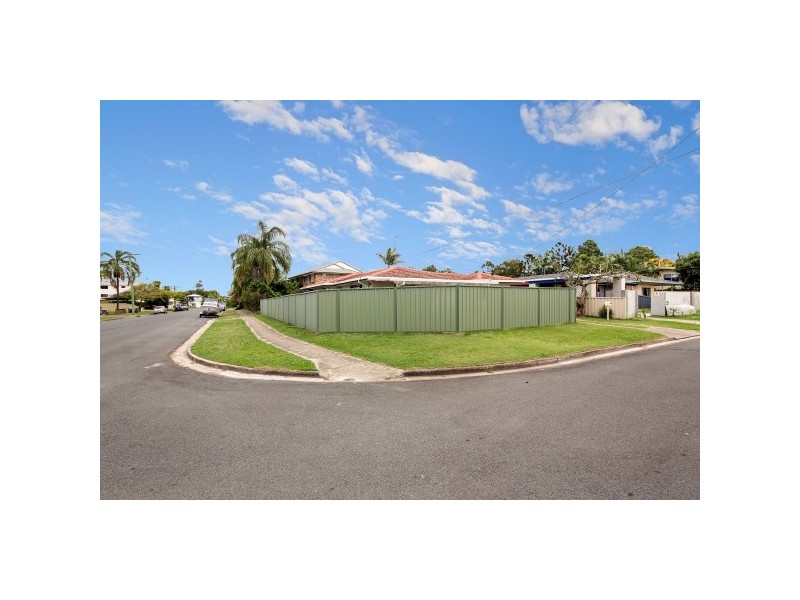 2 Rathbone Place, Labrador QLD 4215