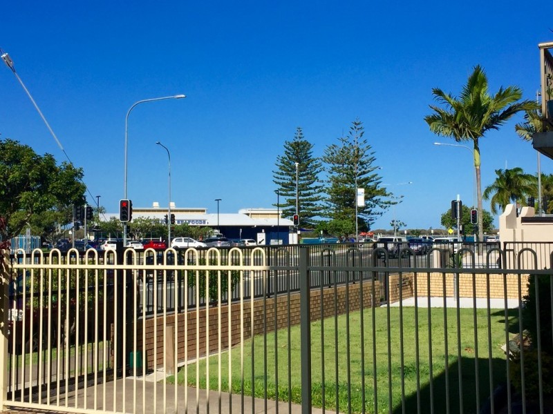 1/6 Broad Street, Labrador QLD 4215