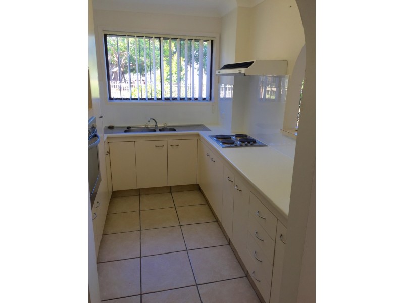 1/6 Broad Street, Labrador QLD 4215