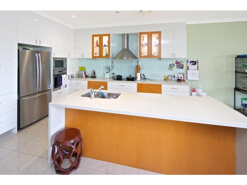 2/463 Pine Ridge Road, Runaway Bay QLD 4216