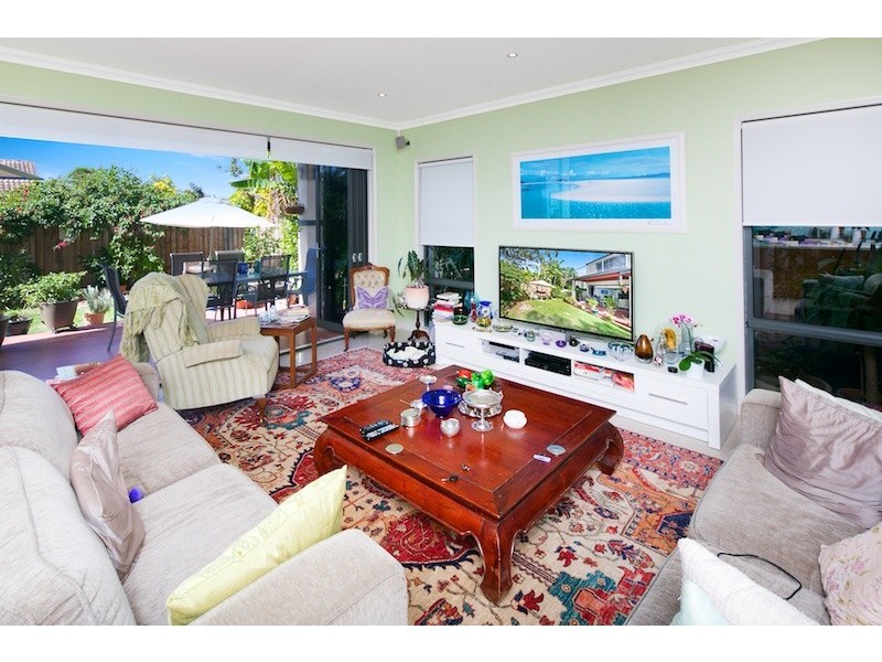 2/463 Pine Ridge Road, Runaway Bay QLD 4216