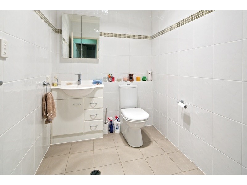 2/463 Pine Ridge Road, Runaway Bay QLD 4216