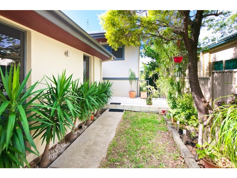 2/463 Pine Ridge Road, Runaway Bay QLD 4216