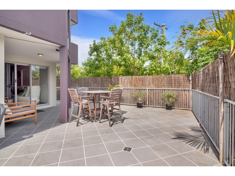 1/21 Middle Street, Labrador QLD 4215