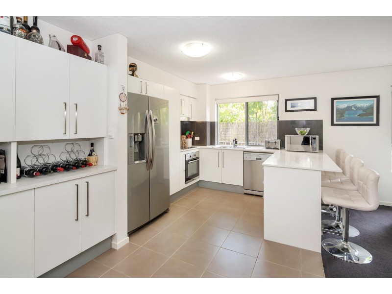 1/21 Middle Street, Labrador QLD 4215