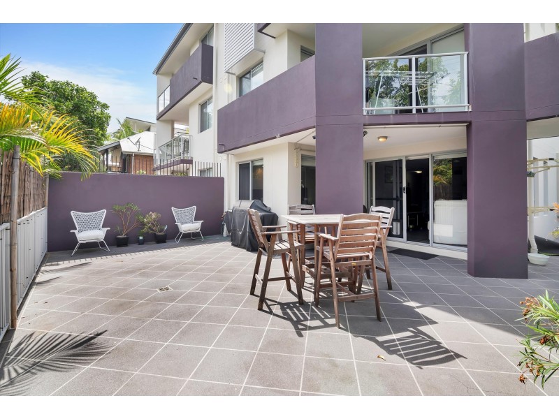 1/21 Middle Street, Labrador QLD 4215