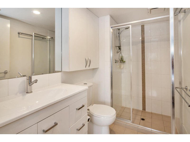 1/21 Middle Street, Labrador QLD 4215