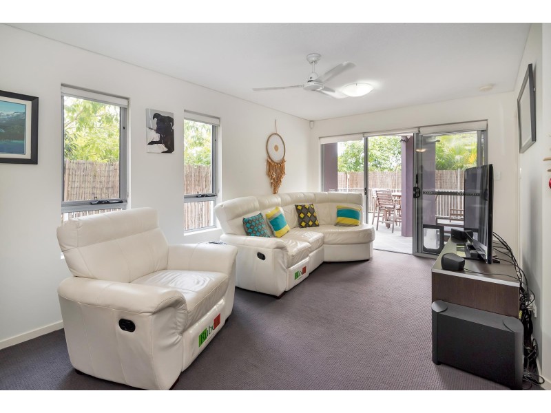 1/21 Middle Street, Labrador QLD 4215