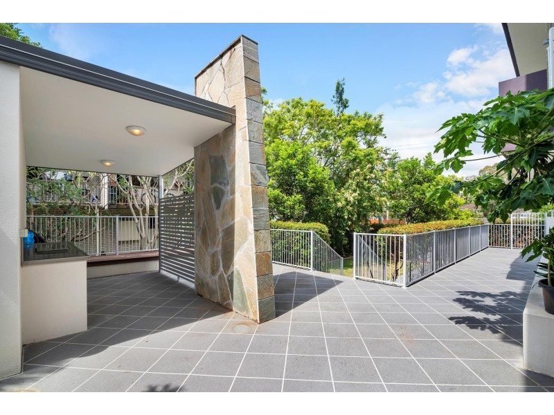 1/21 Middle Street, Labrador QLD 4215