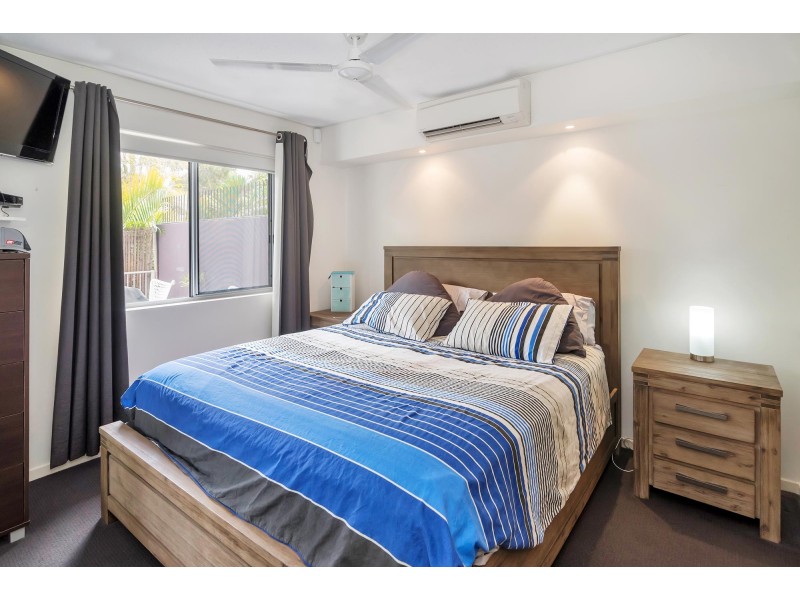 1/21 Middle Street, Labrador QLD 4215