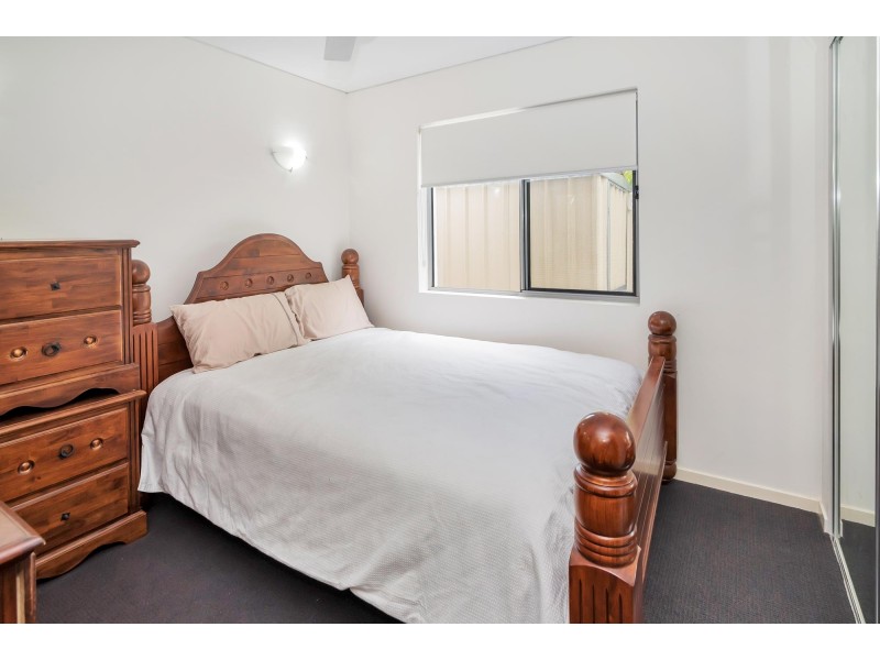 1/21 Middle Street, Labrador QLD 4215