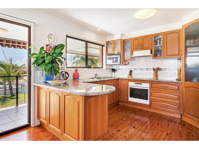 61 Oxley drive, Paradise Point QLD 4216