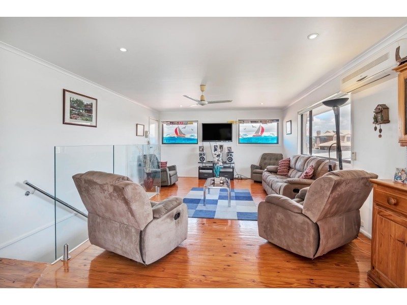 61 Oxley drive, Paradise Point QLD 4216