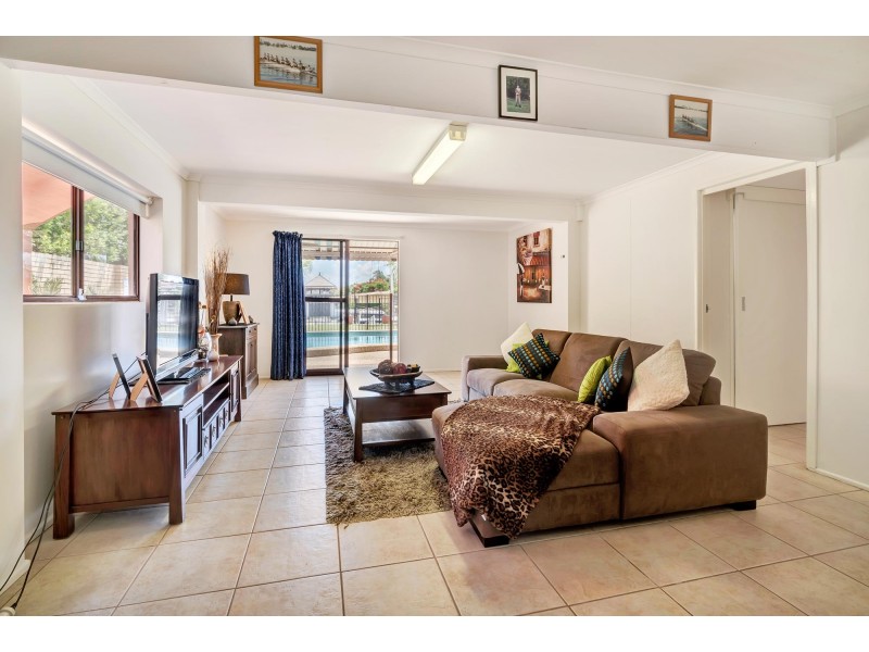 61 Oxley drive, Paradise Point QLD 4216