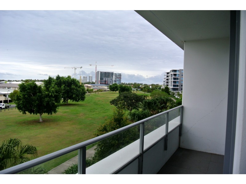 206/15 Compass Drive, Biggera Waters QLD 4216