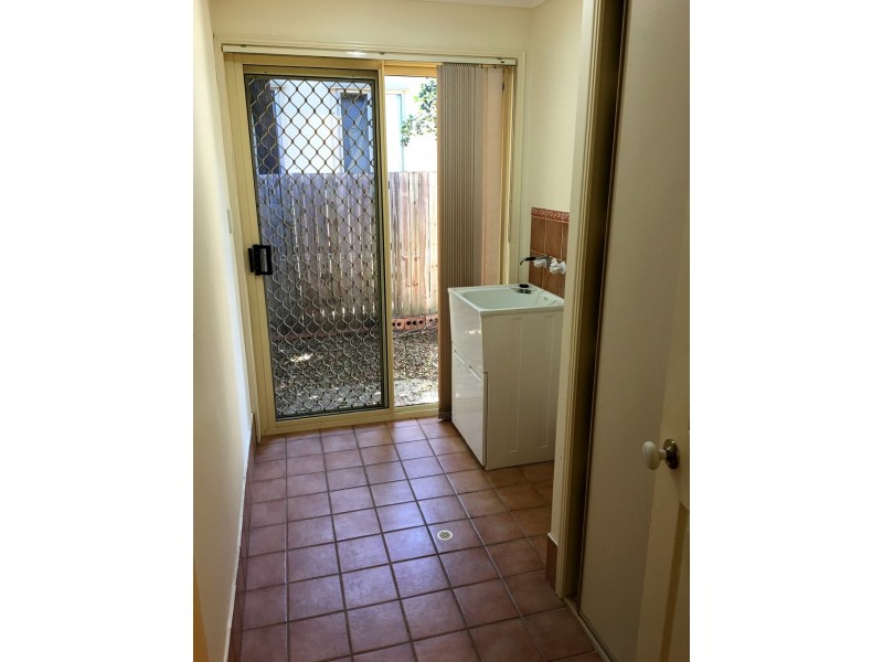 2/2 MIDDLE STREET, Labrador QLD 4215
