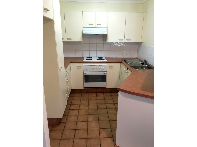 2/2 MIDDLE STREET, Labrador QLD 4215