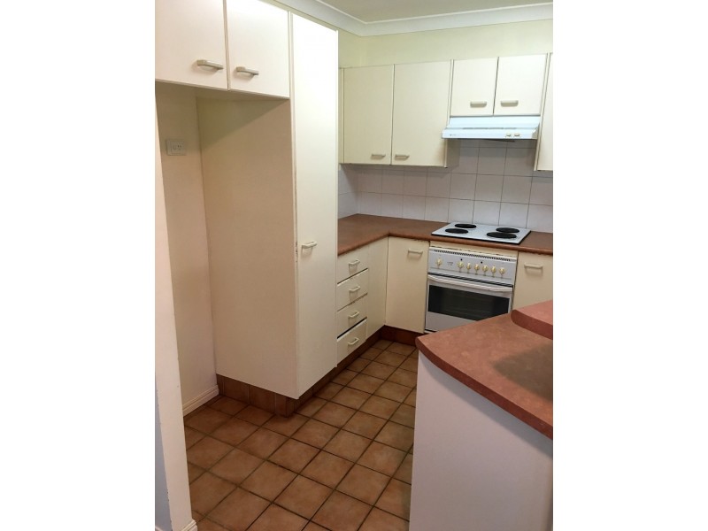 2/2 MIDDLE STREET, Labrador QLD 4215