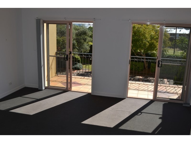 2/14 Pendraat Parade, Hope Island QLD 4212