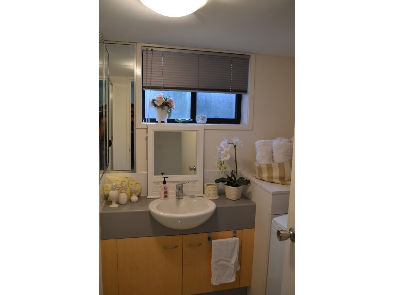 4/9 Bright Avenue, Labrador QLD 4215