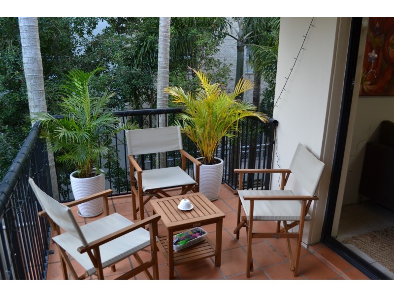 4/9 Bright Avenue, Labrador QLD 4215