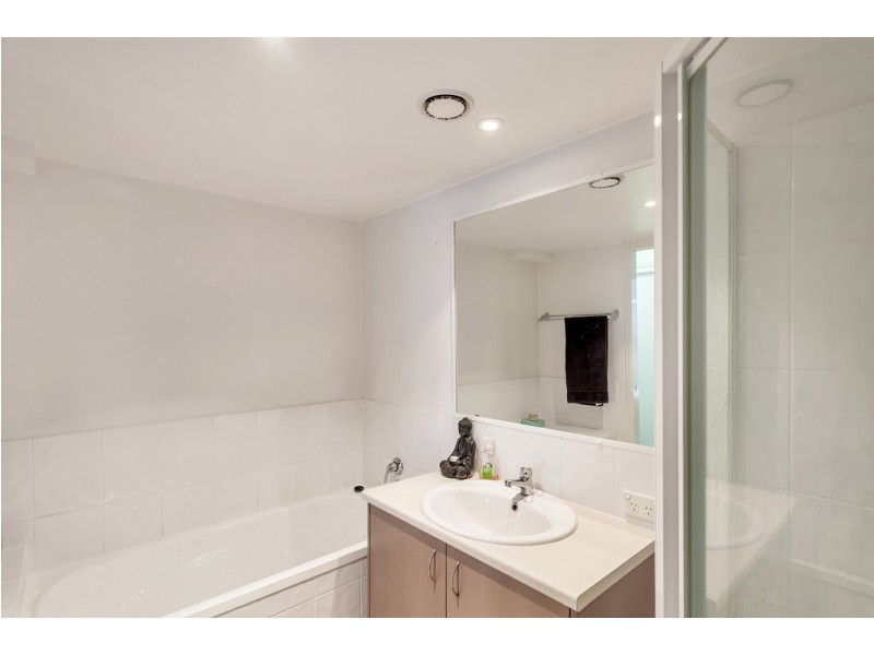 6/131 Muir Street, Labrador QLD 4215