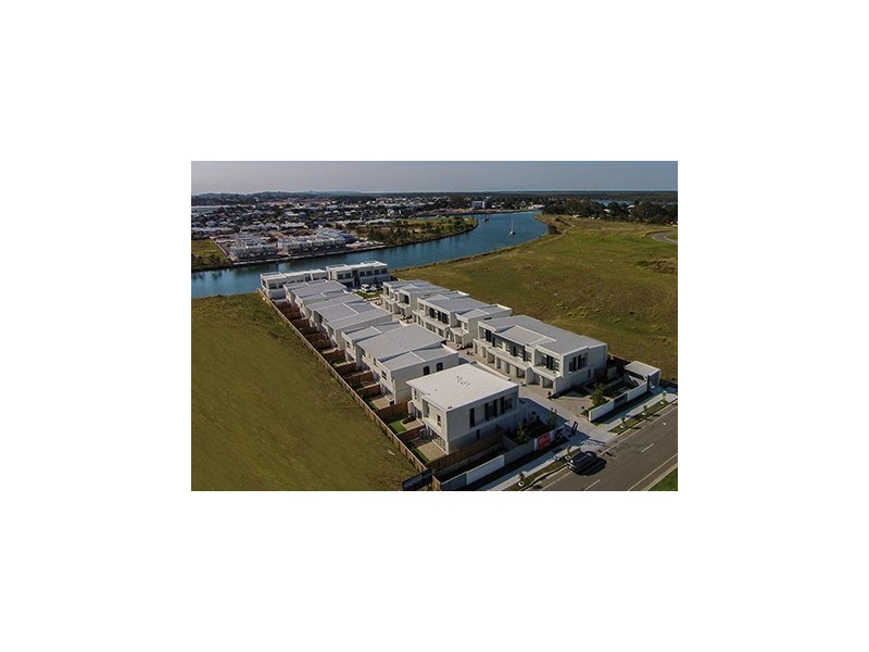 16/156 Marina Quays Boulevard, Hope Island QLD 4212