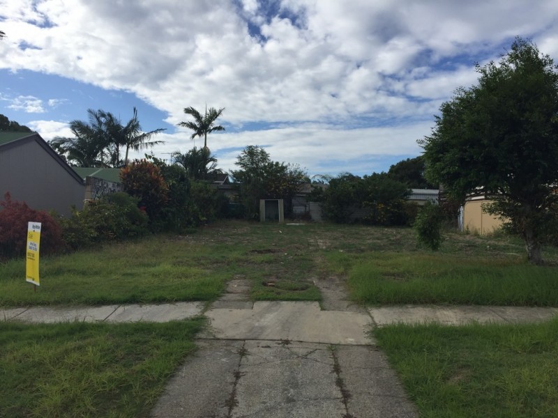 6 Kenmar Street, Labrador QLD 4215