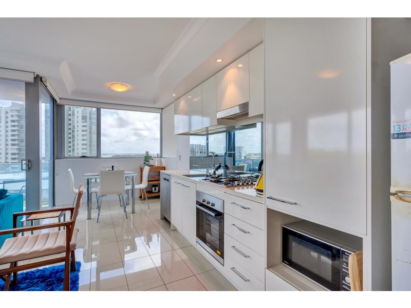 609/20 Labrador Street, Labrador QLD 4215