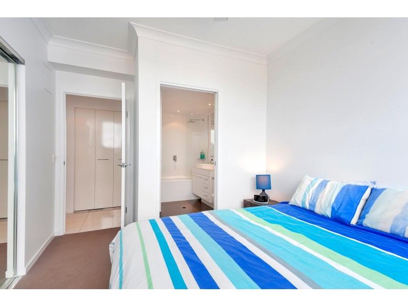 609/20 Labrador Street, Labrador QLD 4215