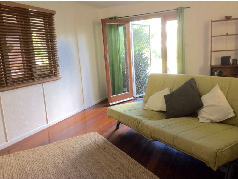 19 Baker Avenue, Labrador QLD 4215