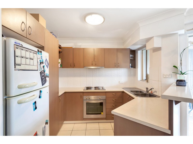 6/131 Muir Street, Labrador QLD 4215