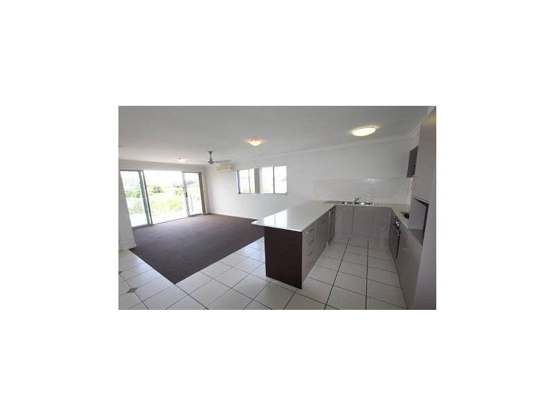 16/8-12 Proud Street, Labrador QLD 4215