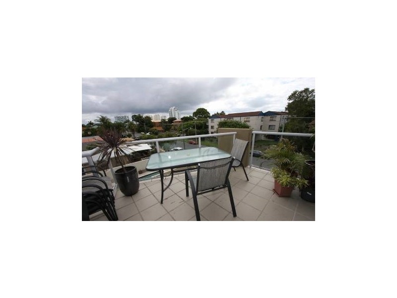 16/8-12 Proud Street, Labrador QLD 4215